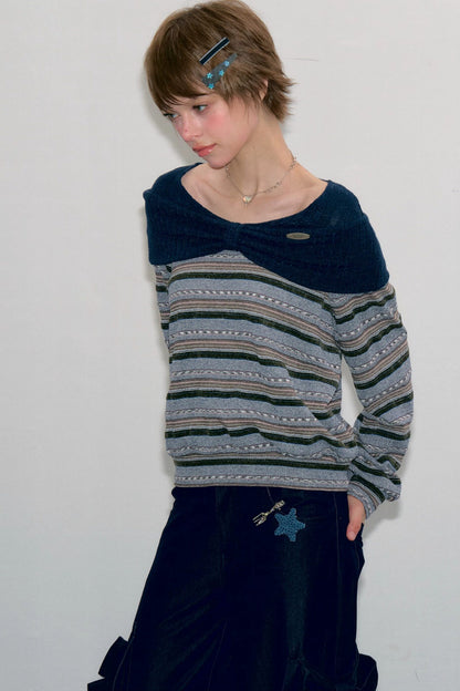 Maglietta in maglia a righe con fiocco verde