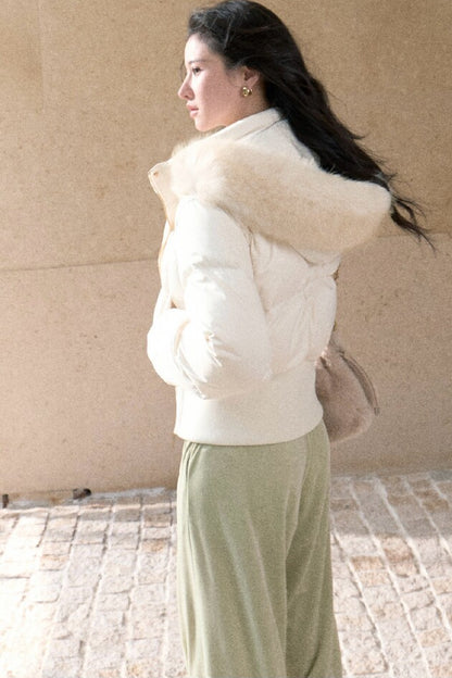 Daunenjacke mit abnehmbarem Fuchspelzkragen und Hut