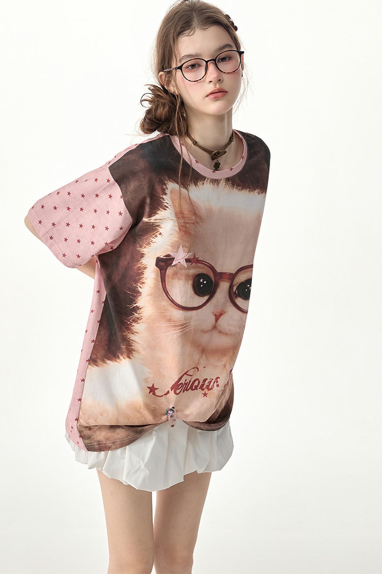 Süßes, lässiges T-Shirt mit Katzenmotiv