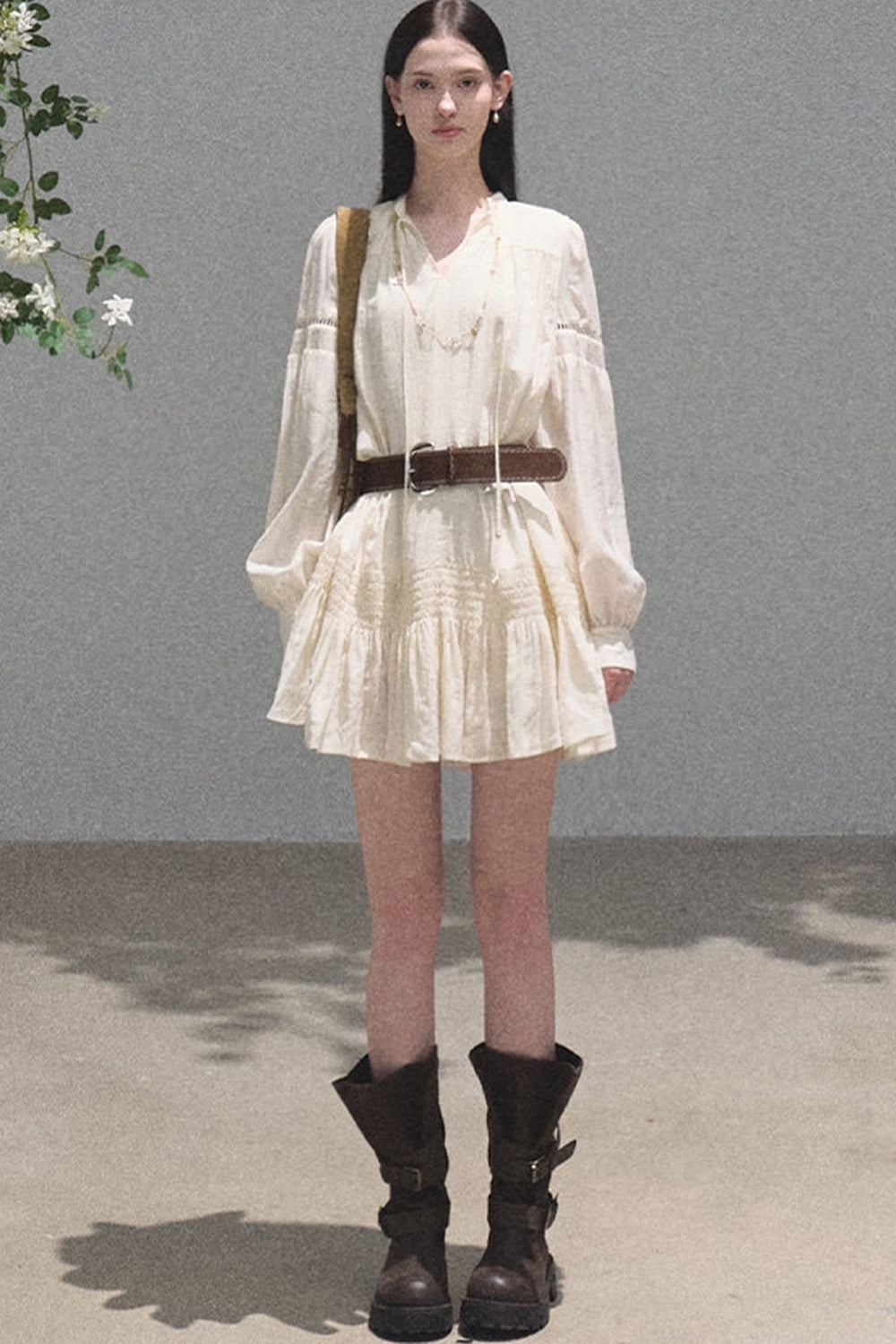 Ensemble robe-chemise blanche à manches longues et à volants