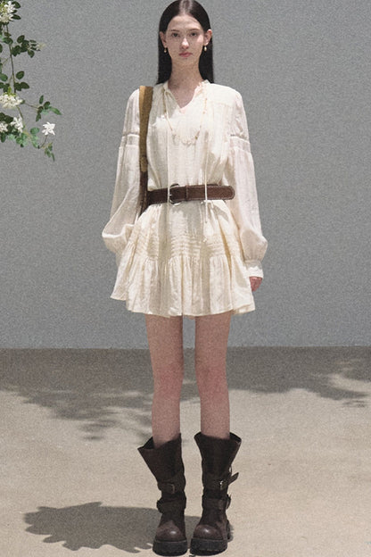 Ensemble robe-chemise blanche à manches longues et à volants