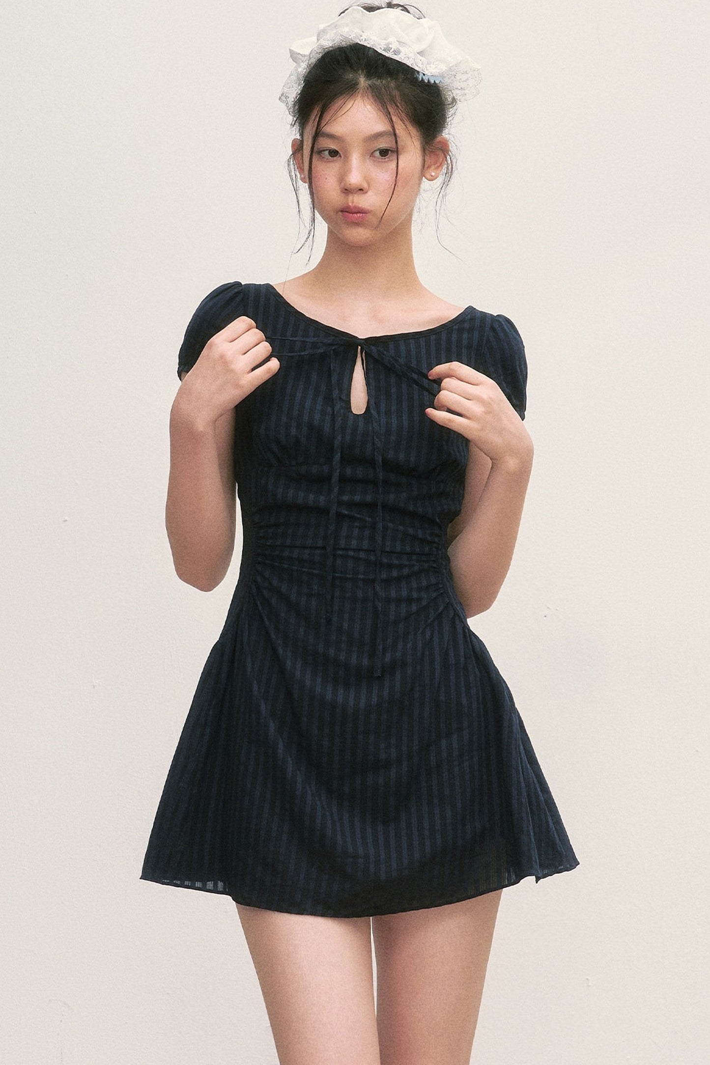 Vestido de línea A a rayas con mangas abullonadas