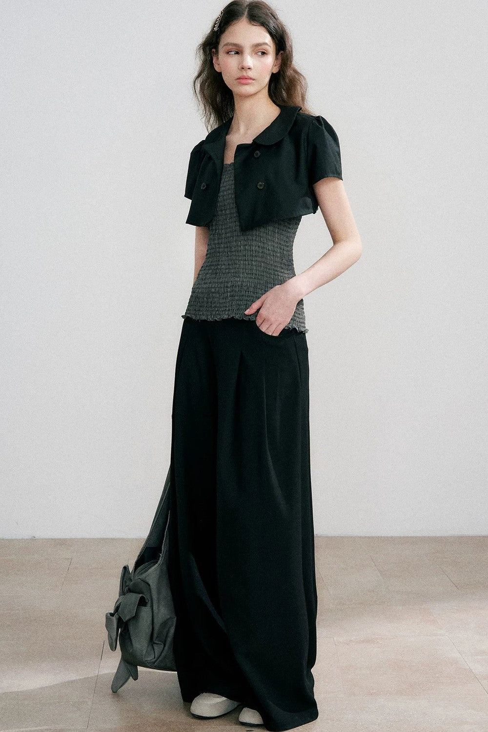 Conjunto de cárdigan y top de tirantes de verano