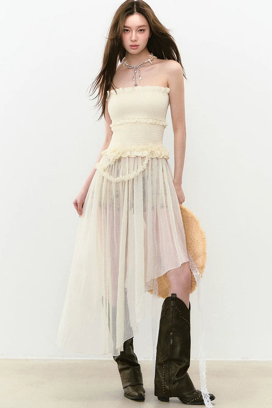 Asymmetrisches schulterfreies Netzstoffkleid