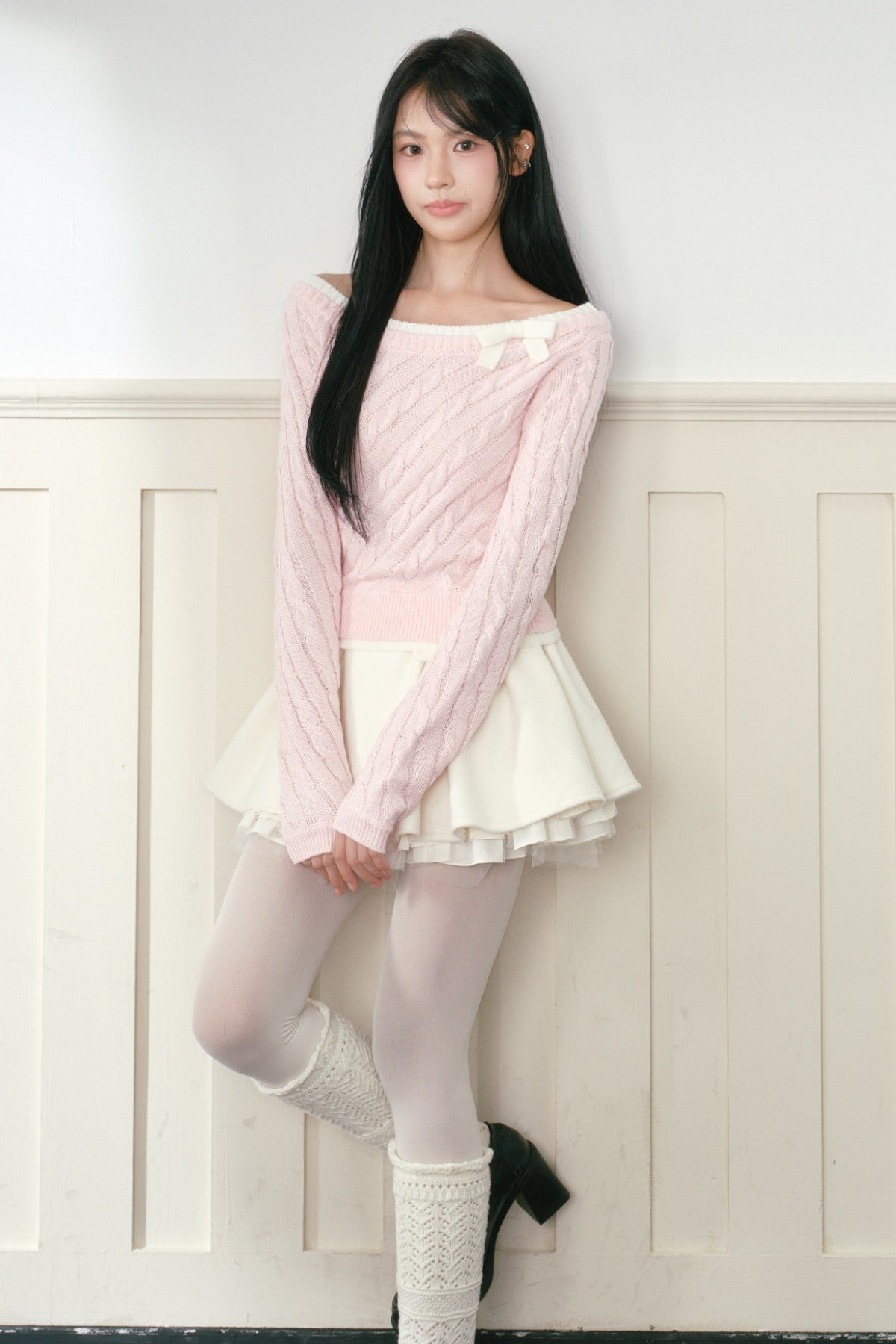 Pull en maille torsadée rose à nœud