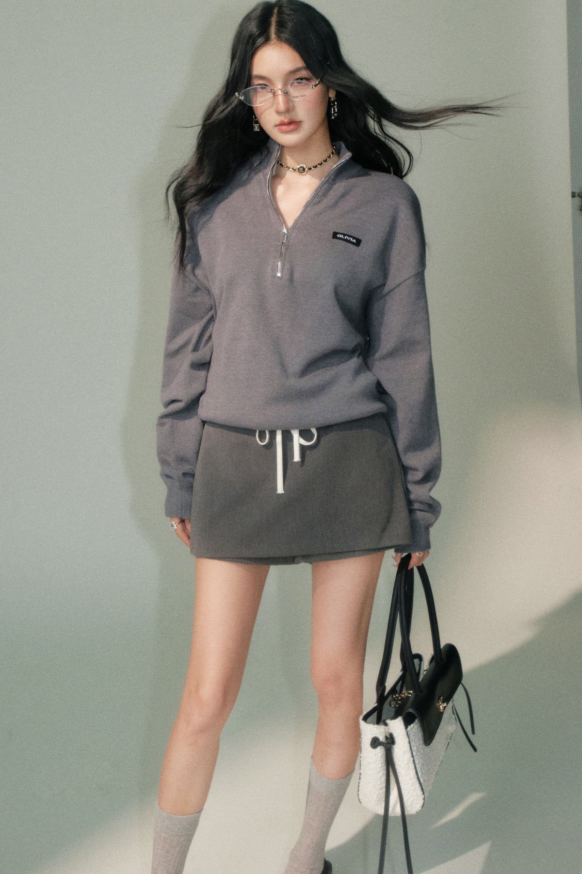Completo a maglia grigio con top con collo alla coreana e pantaloni