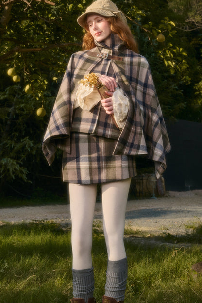 Ensemble avec cape à carreaux amovible, gilet et jupe trapèze