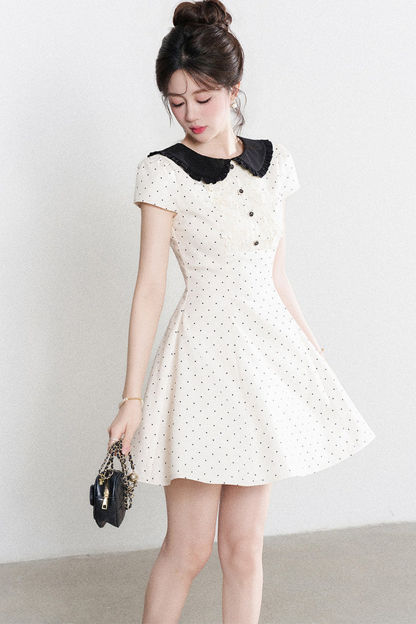 Robe trapèze à pois avec col Claudine