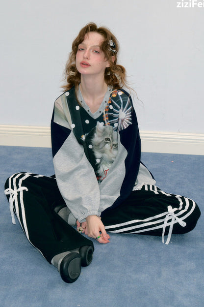 Sweatshirt à col V avec empiècements, imprimé chat et pois