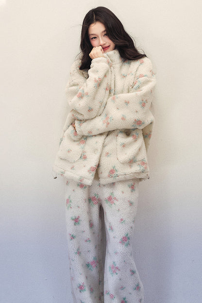 Blumen-Lammwolljacke und weite Hose mit elastischem Bund im Set