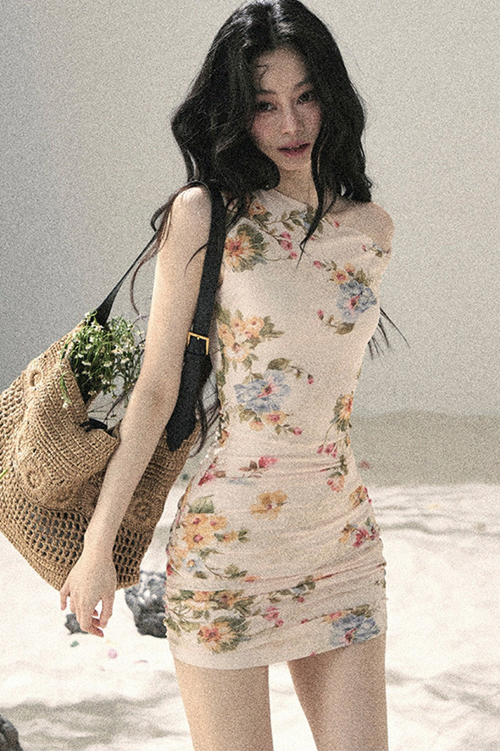 Sommerkleid aus Netzstoff mit Blumenmuster und Fischschwanz-Saum