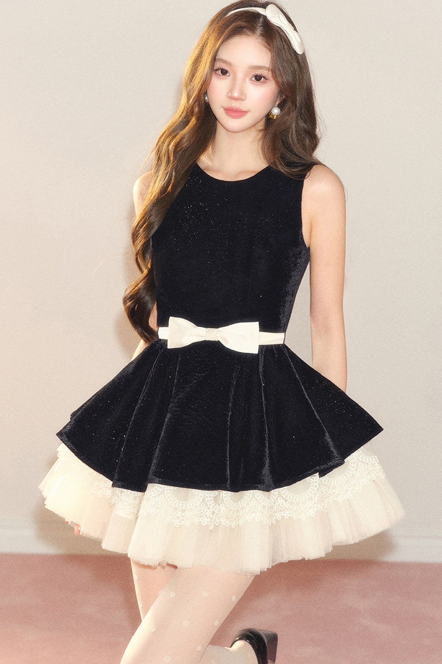 Abito principessa in velluto scintillante stile Hepburn