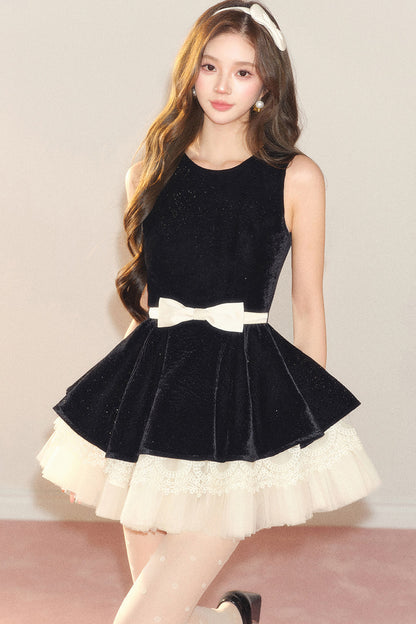 Abito principessa in velluto scintillante stile Hepburn