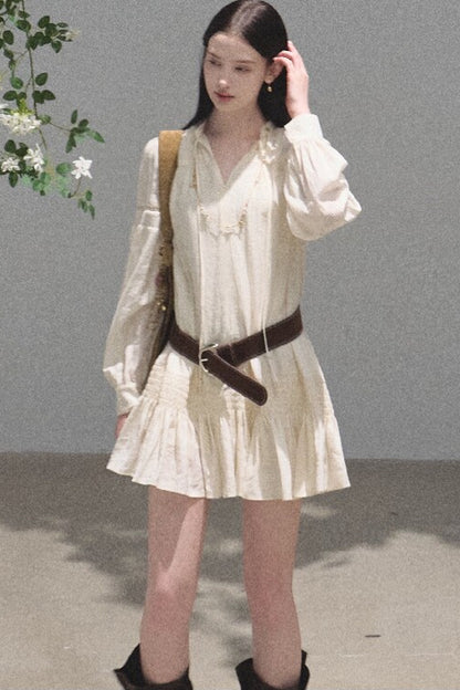 Ensemble robe-chemise blanche à manches longues et à volants