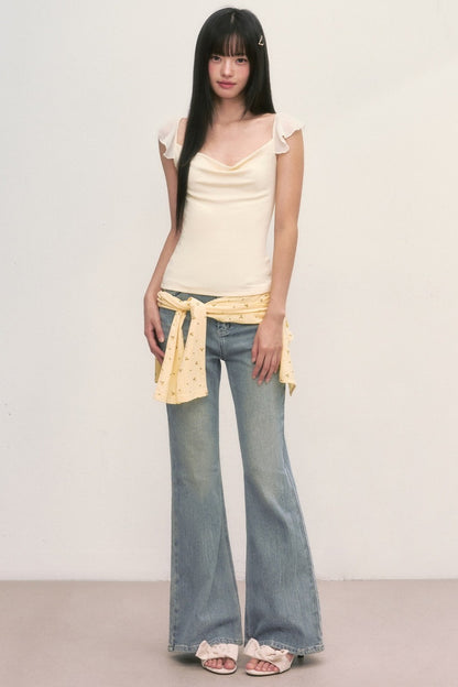 Top con cuello drapeado y mangas con volantes