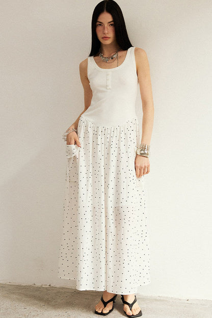 Vestido maxi evasé sin mangas de lunares