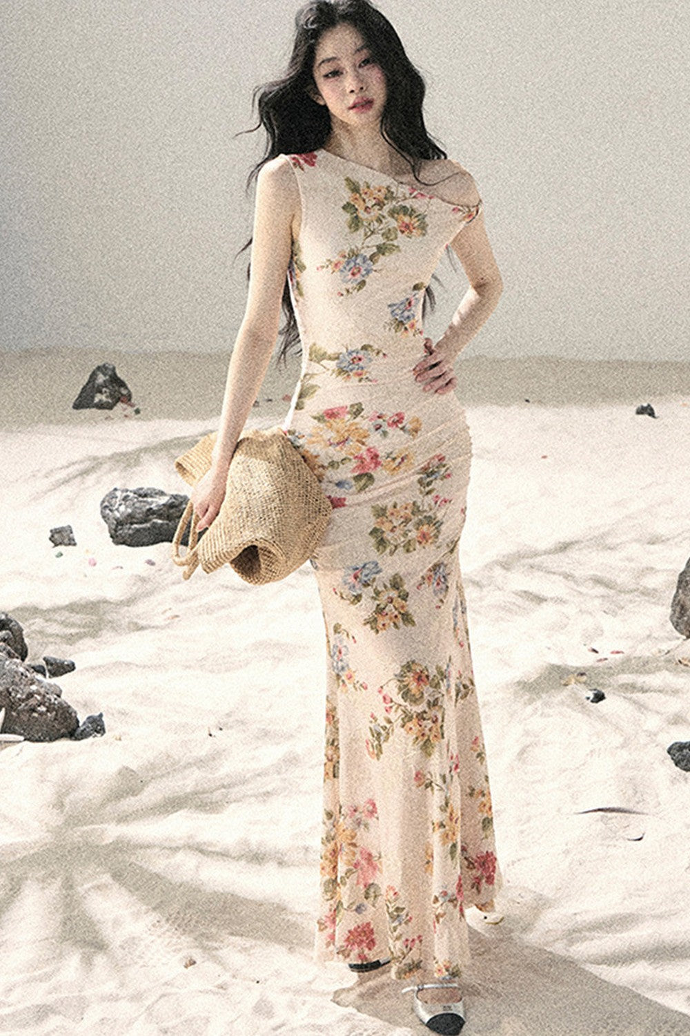 Sommerkleid aus Netzstoff mit Blumenmuster und Fischschwanz-Saum