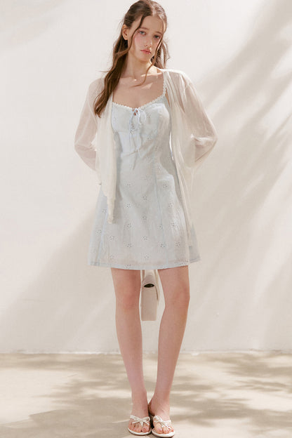 Ensemble robe caraco en coton brodé de fleurs