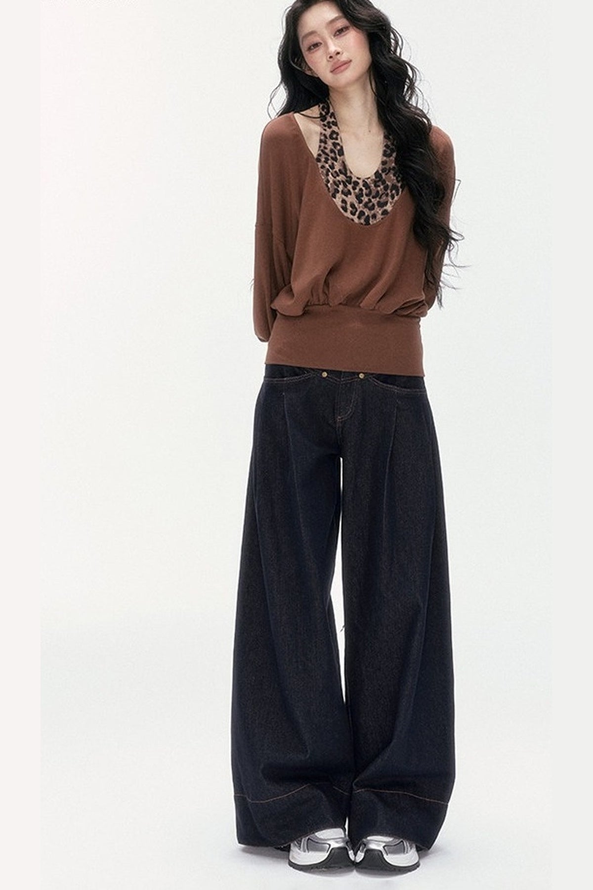 Low-Waist Wide-Leg Jeans
