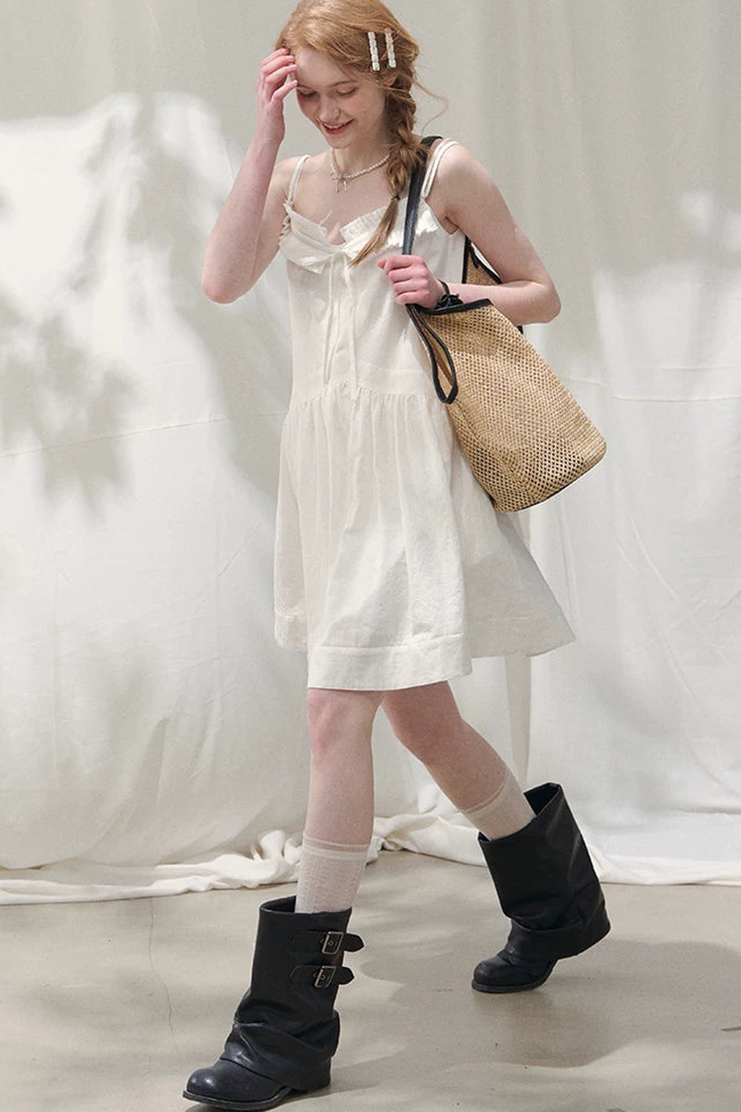 Kleid in Petite-Größe mit Schleife und Spaghettiträgern