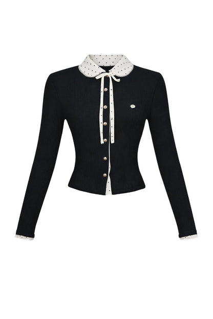 Completo con top in maglia a maniche lunghe e gonna a pois con toppe