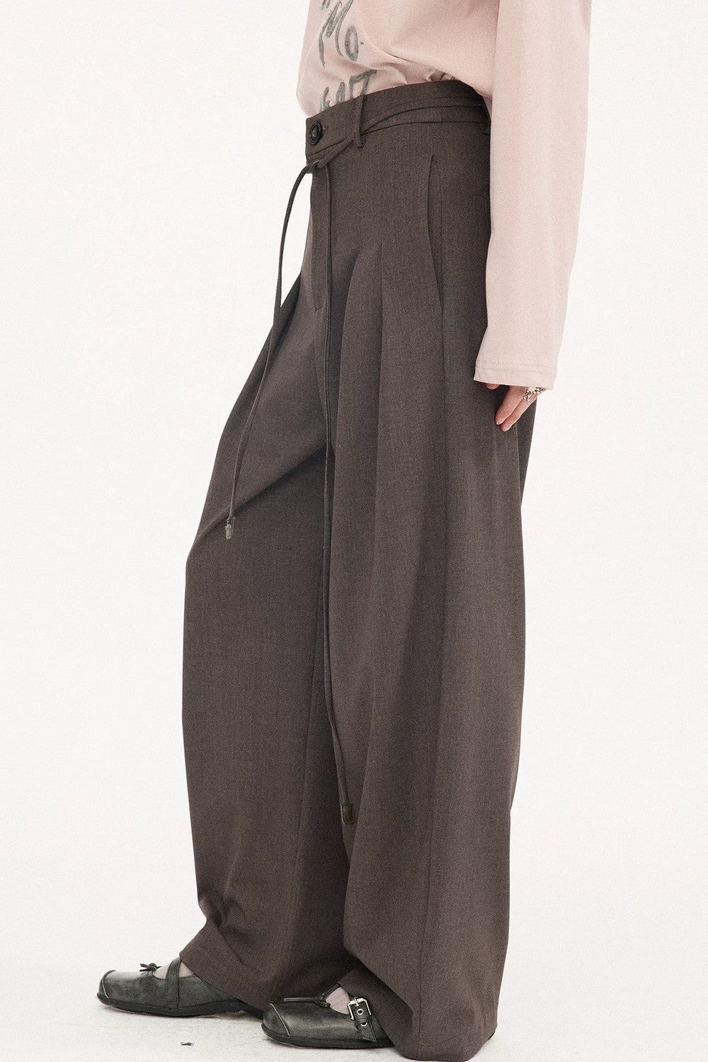 Pleated Curved Wide-Leg Pants
