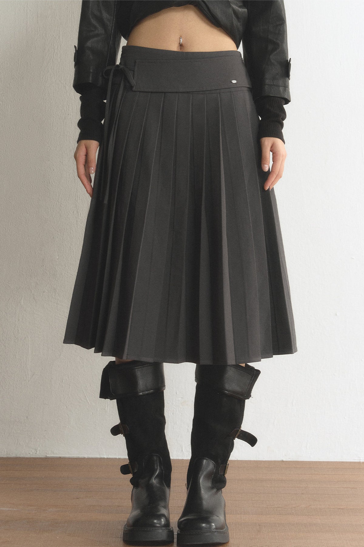 Jupe trapèze plissée à taille haute et à nouer