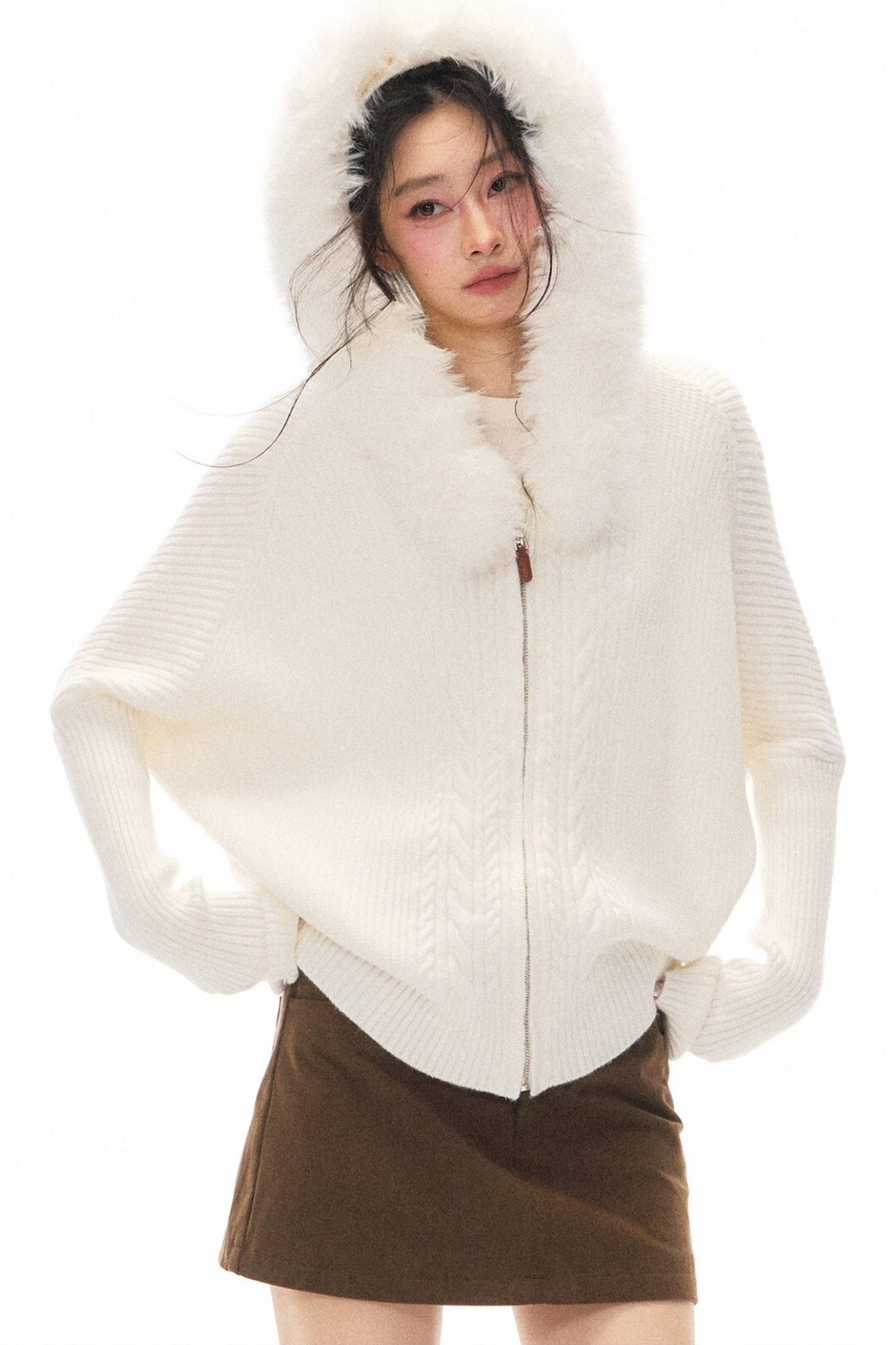 Ensemble cardigan en maille à col en fourrure et jupe