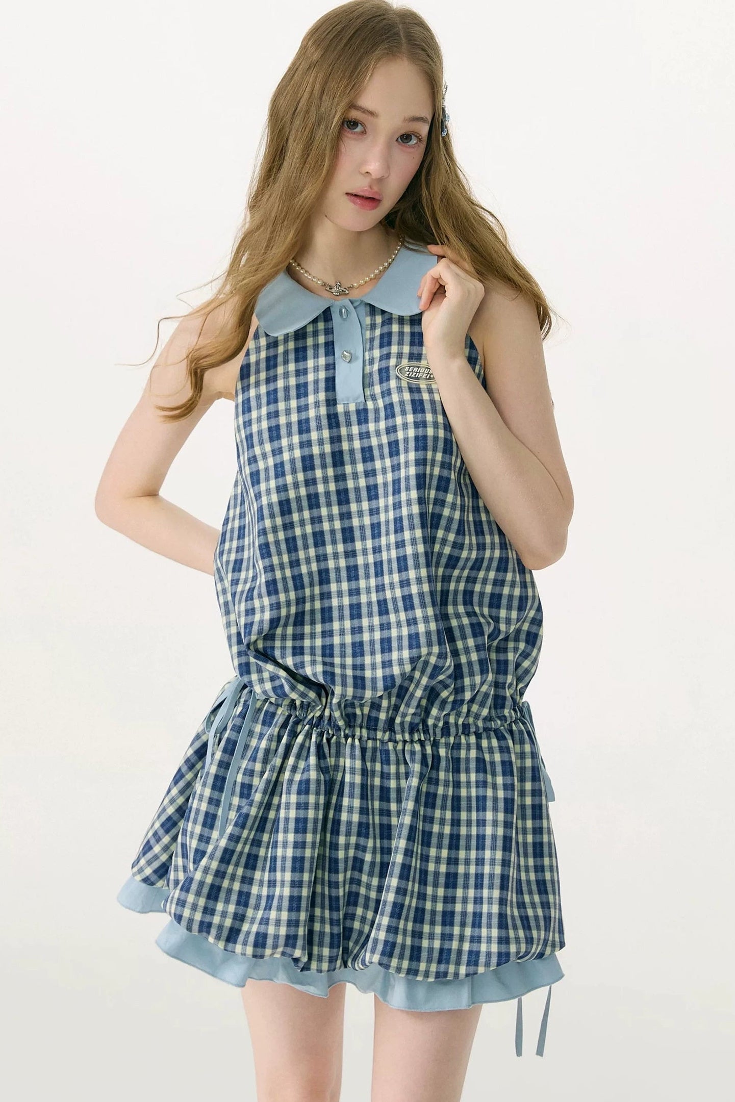 Robe bleue à carreaux avec col Claudine