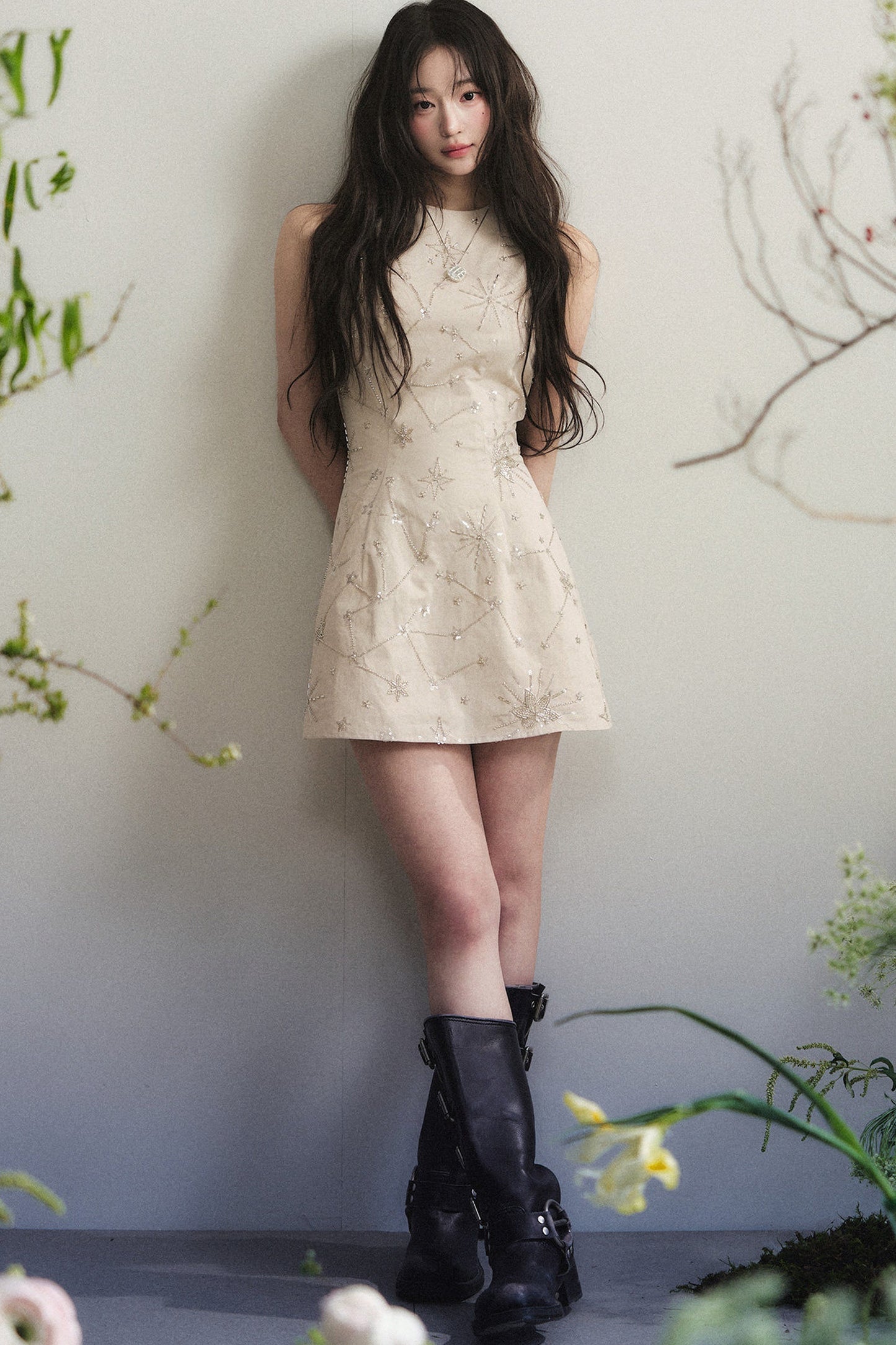 Robe mini sans manches à broderies perlées épaisses