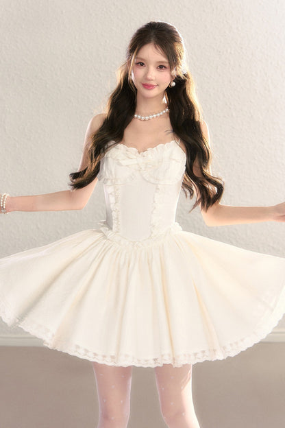 Vestido de princesa con estampado floral y cintura ceñida