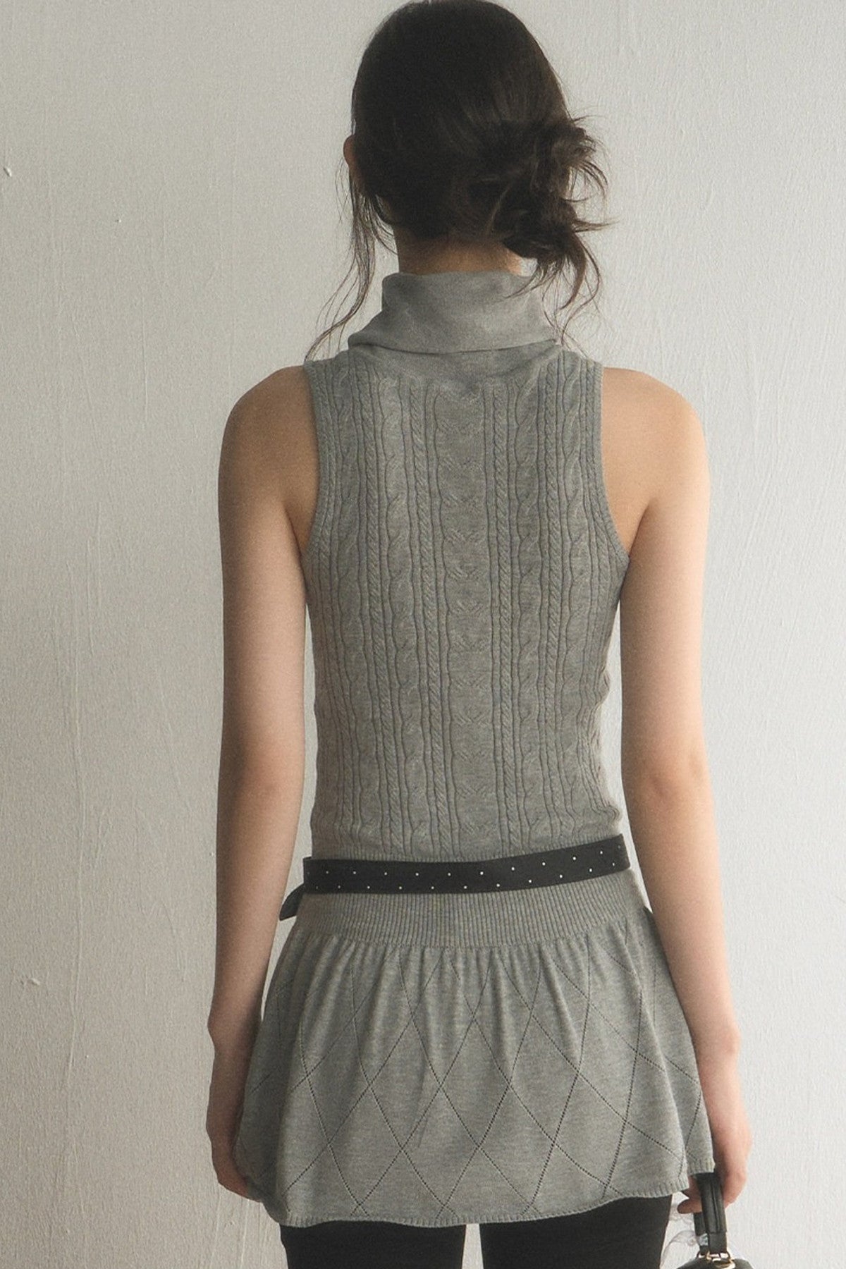 Ärmelloses Strickkleid mit hohem Kragen