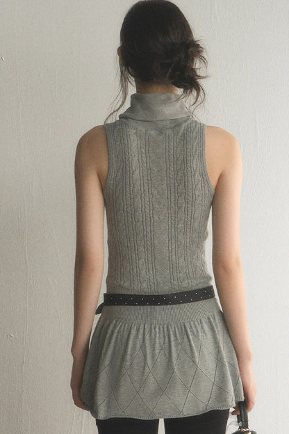 Ärmelloses Strickkleid mit hohem Kragen