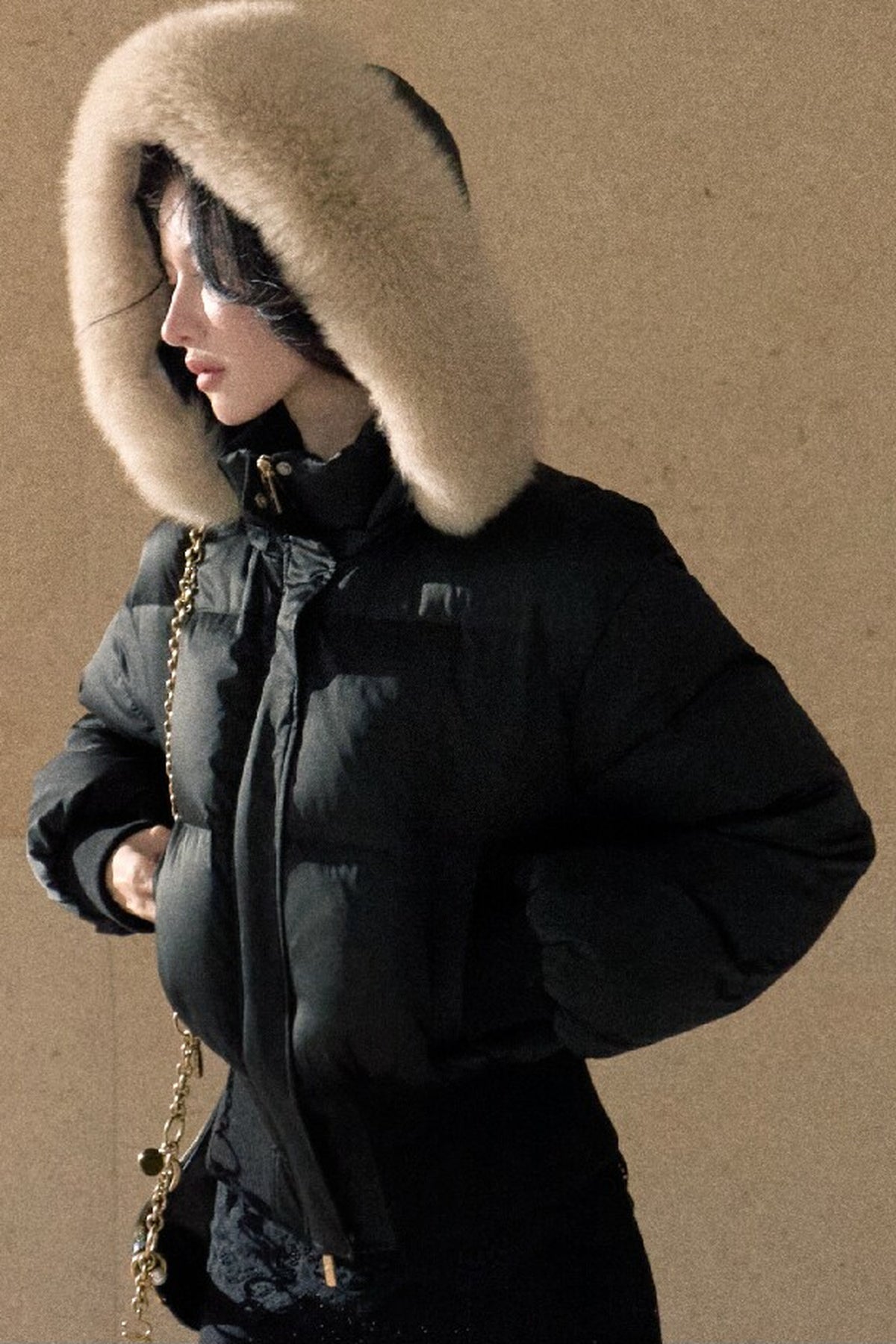 Daunenjacke mit abnehmbarem Fuchspelzkragen und Hut
