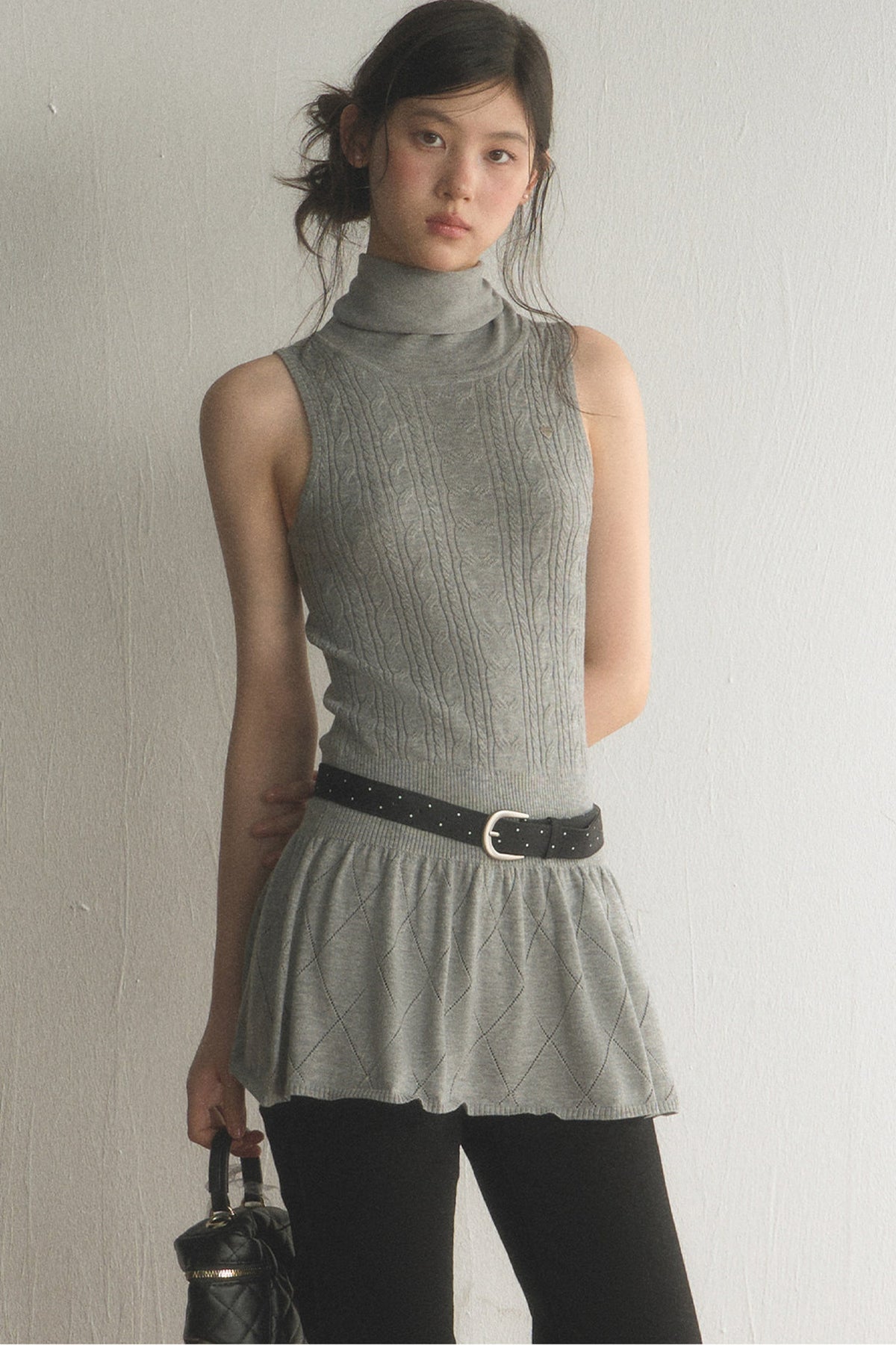 Ärmelloses Strickkleid mit hohem Kragen