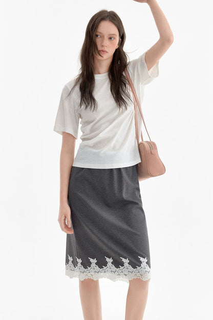 Simple and Atmospheric White T-Shirt