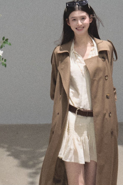Ensemble robe-chemise blanche à manches longues et à volants