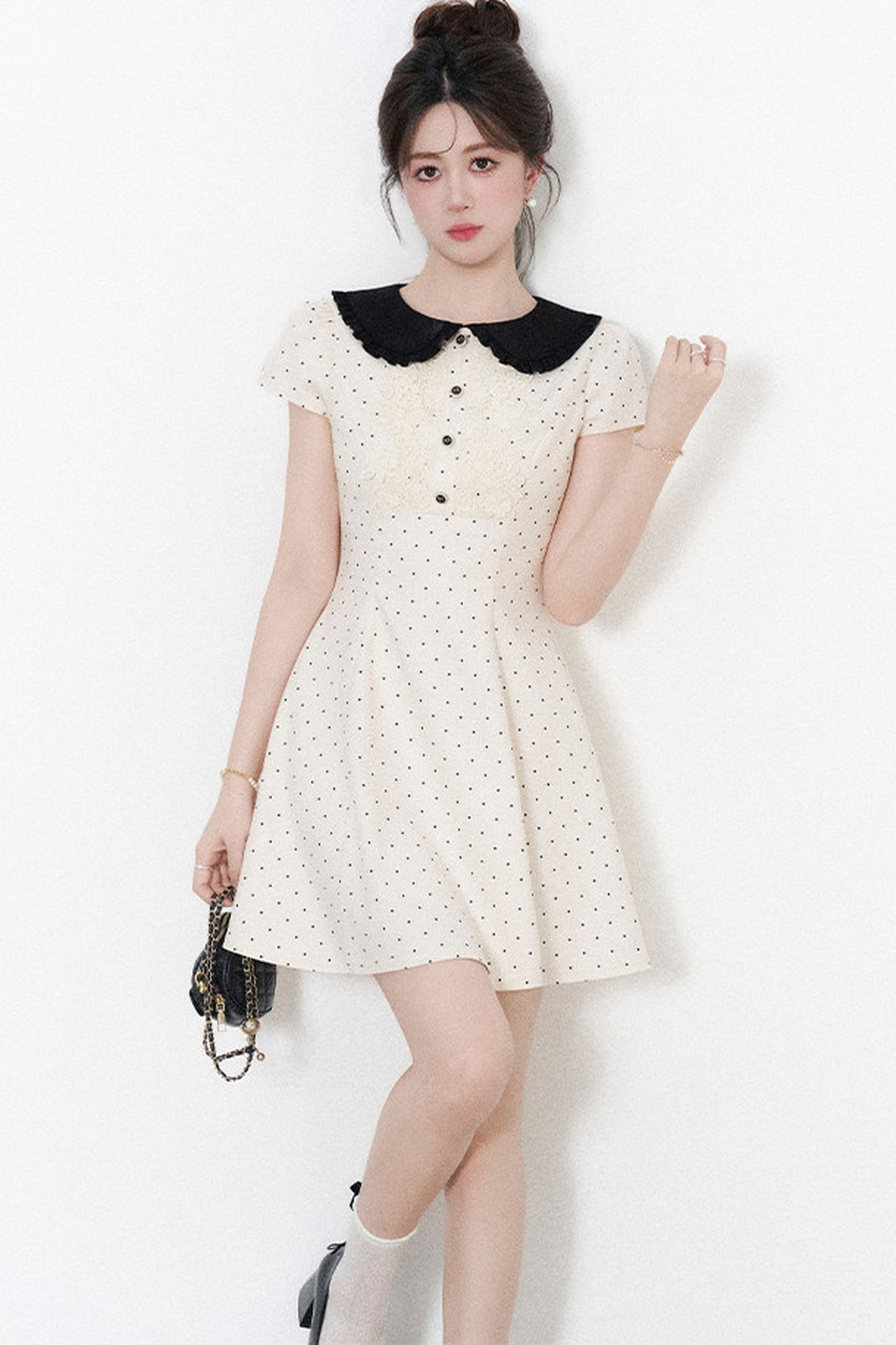 Robe trapèze à pois avec col Claudine