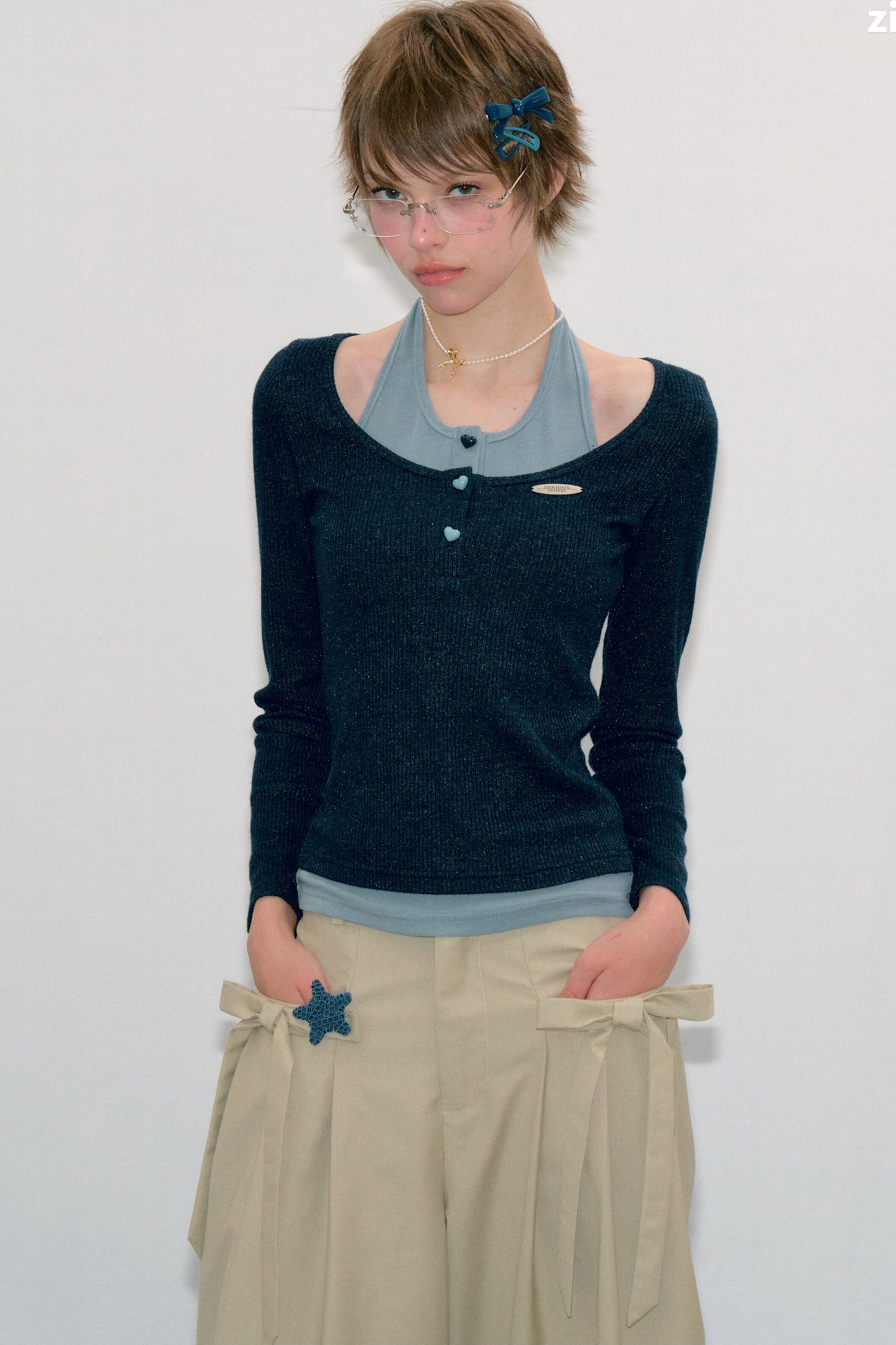 Top in maglia blu a maniche lunghe effetto stratificato
