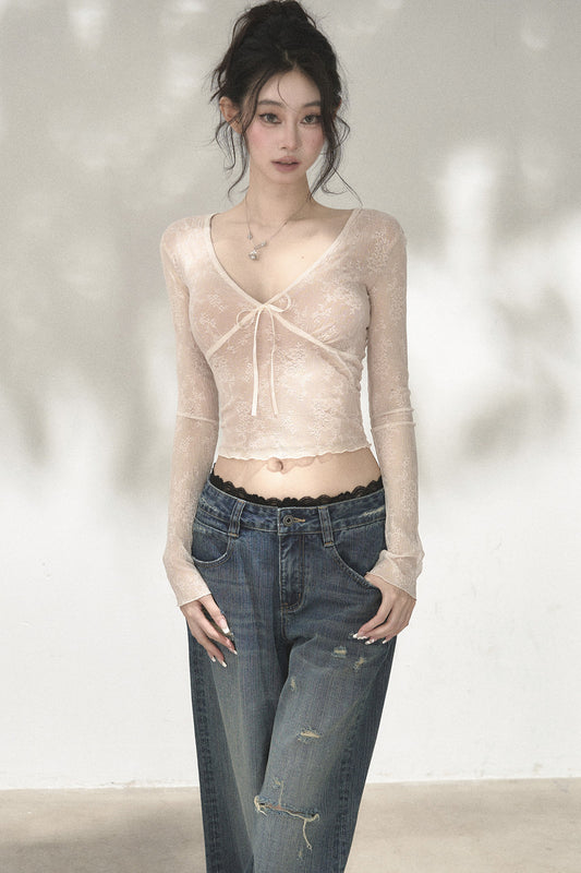 Top in pizzo con scollo a V e fiocco