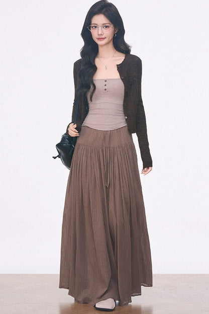 Ensemble coordonné avec cardigan en maille ajourée à manches longues, caraco et jupe-culotte