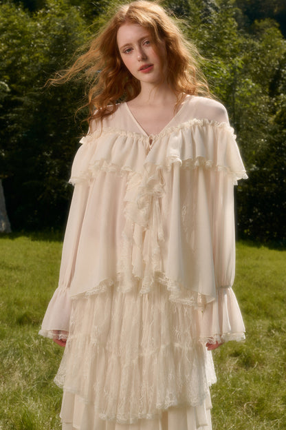 Ensemble avec haut en dentelle à col V et jupe à volants