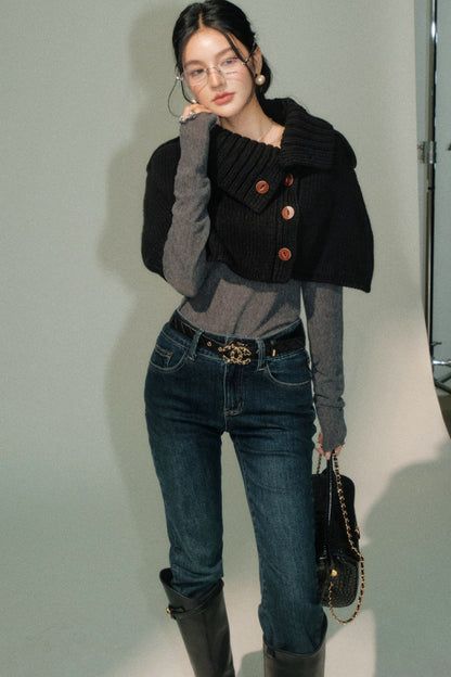 Completo mantella in maglia con revers asimmetrico e pantaloni