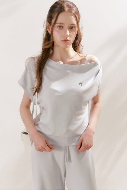 Conjunto de camiseta asimétrica y pantalones de capa de aire