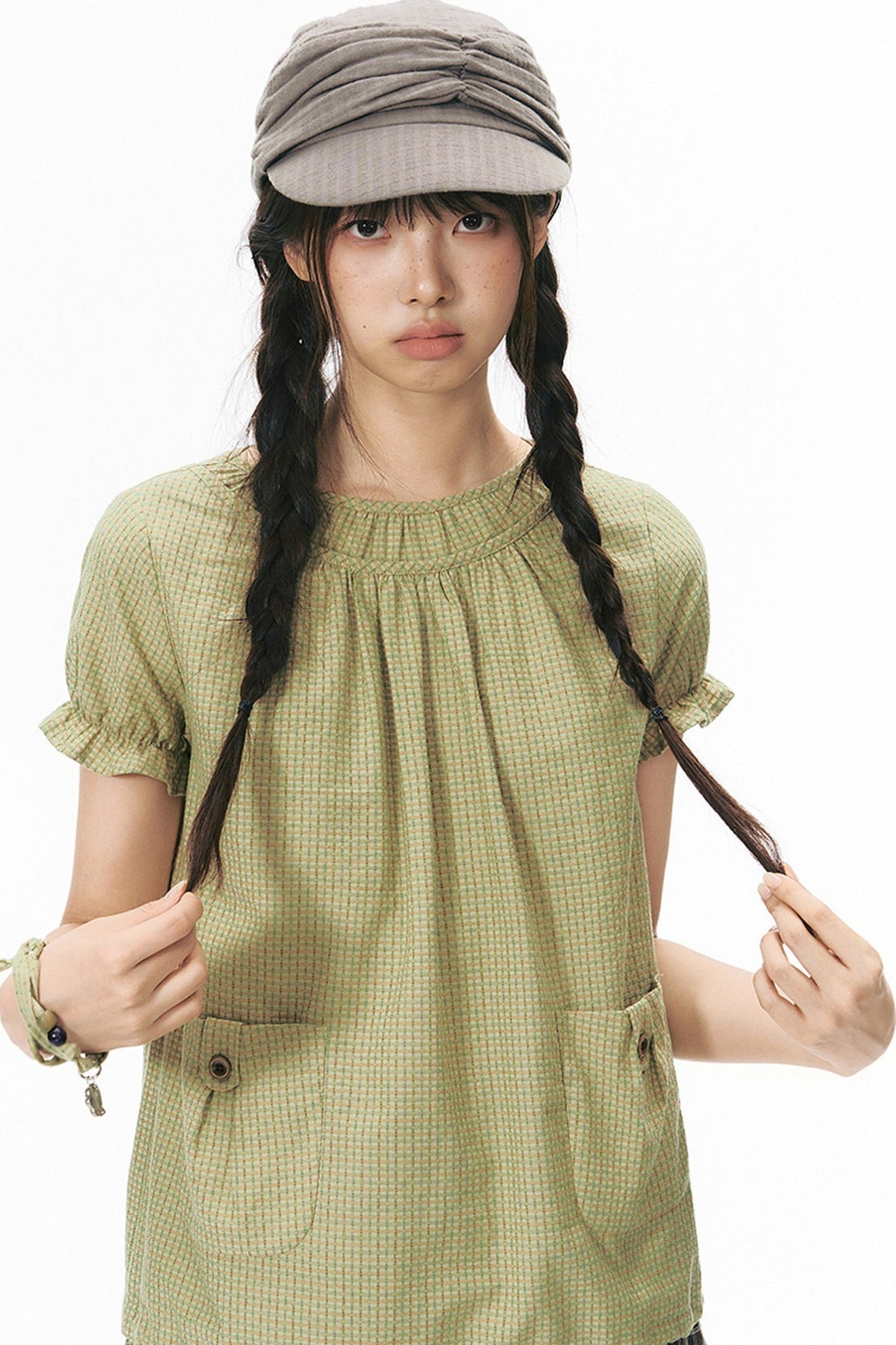 Camicia girly con maniche a sbuffo e girocollo