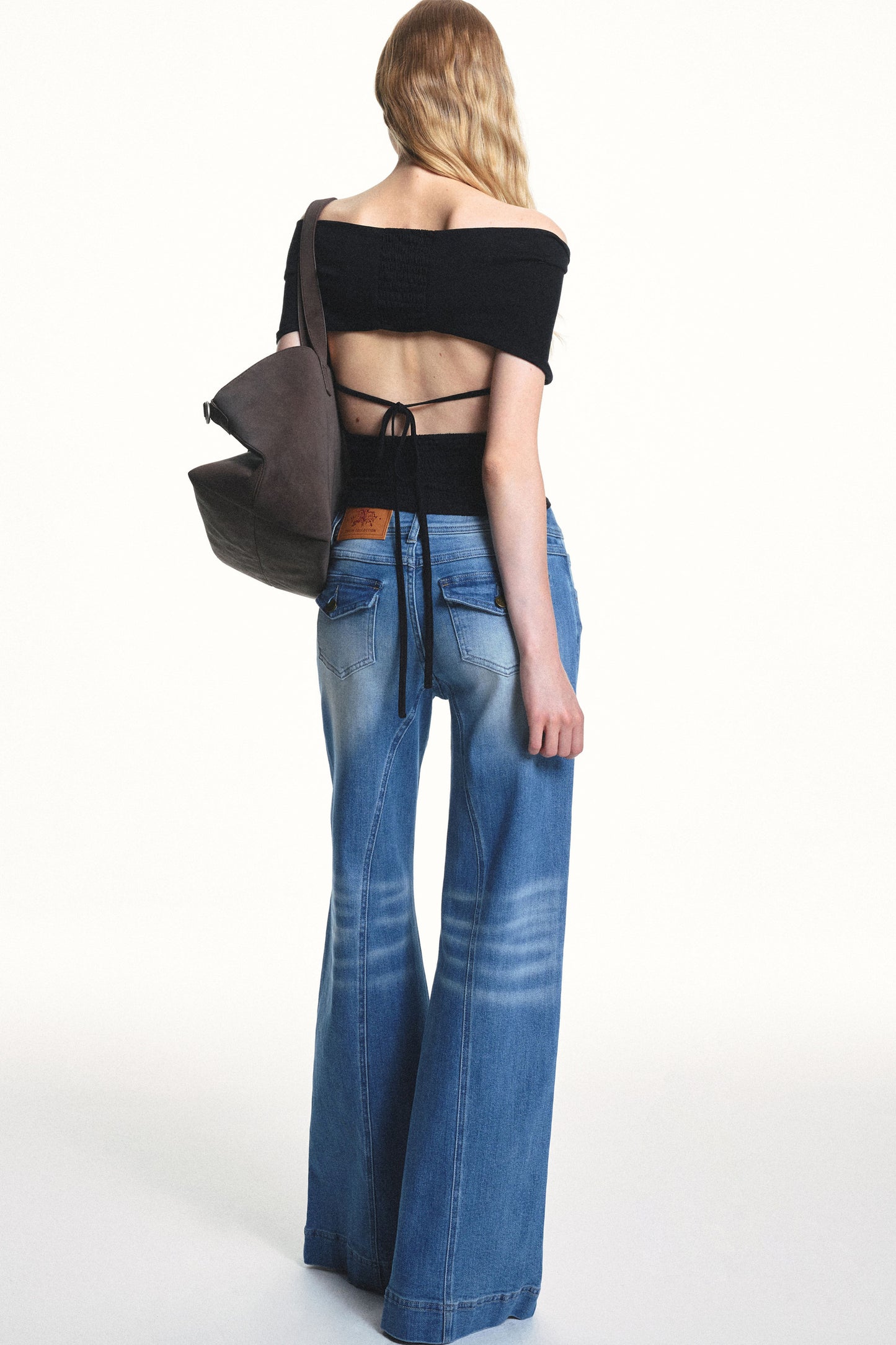 Maglia a righe con spalle scoperte