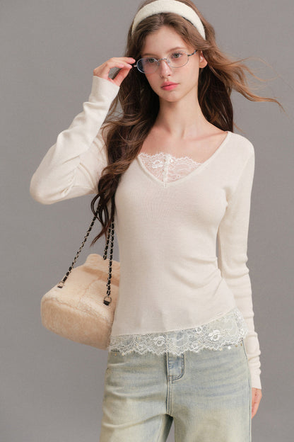 T-shirt in maglia a coste con scollo a V e strati effetto pizzo