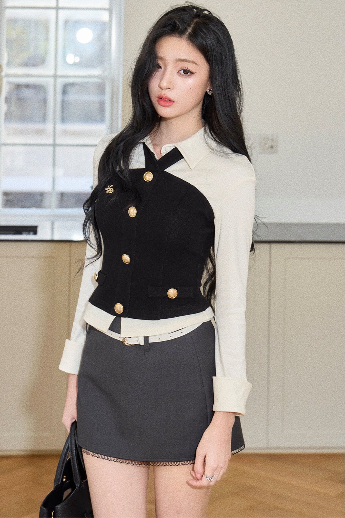 Top elegante nero e bianco a blocchi di colore