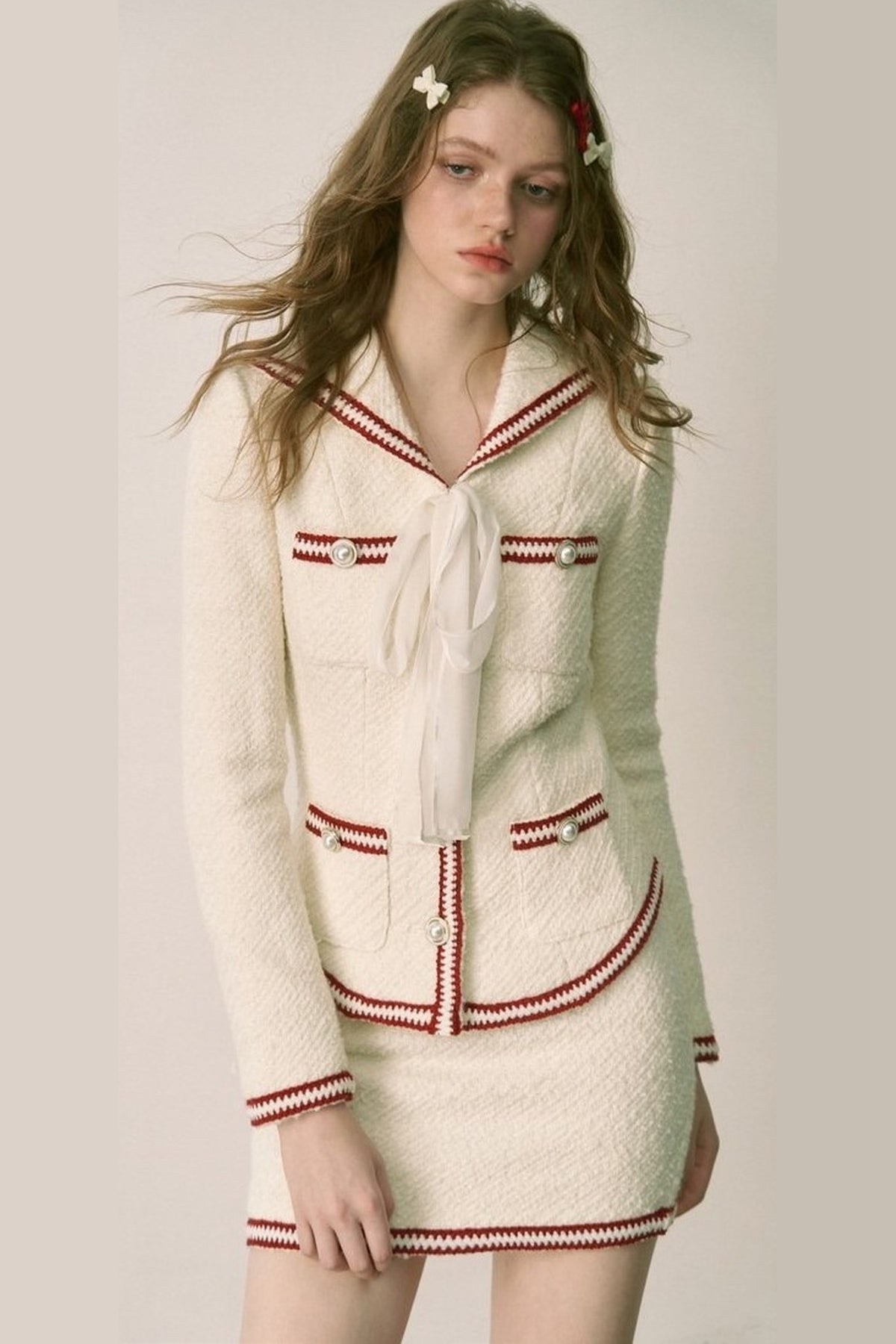 Set aus Tweedjacke und Rock in Kontrastfarben