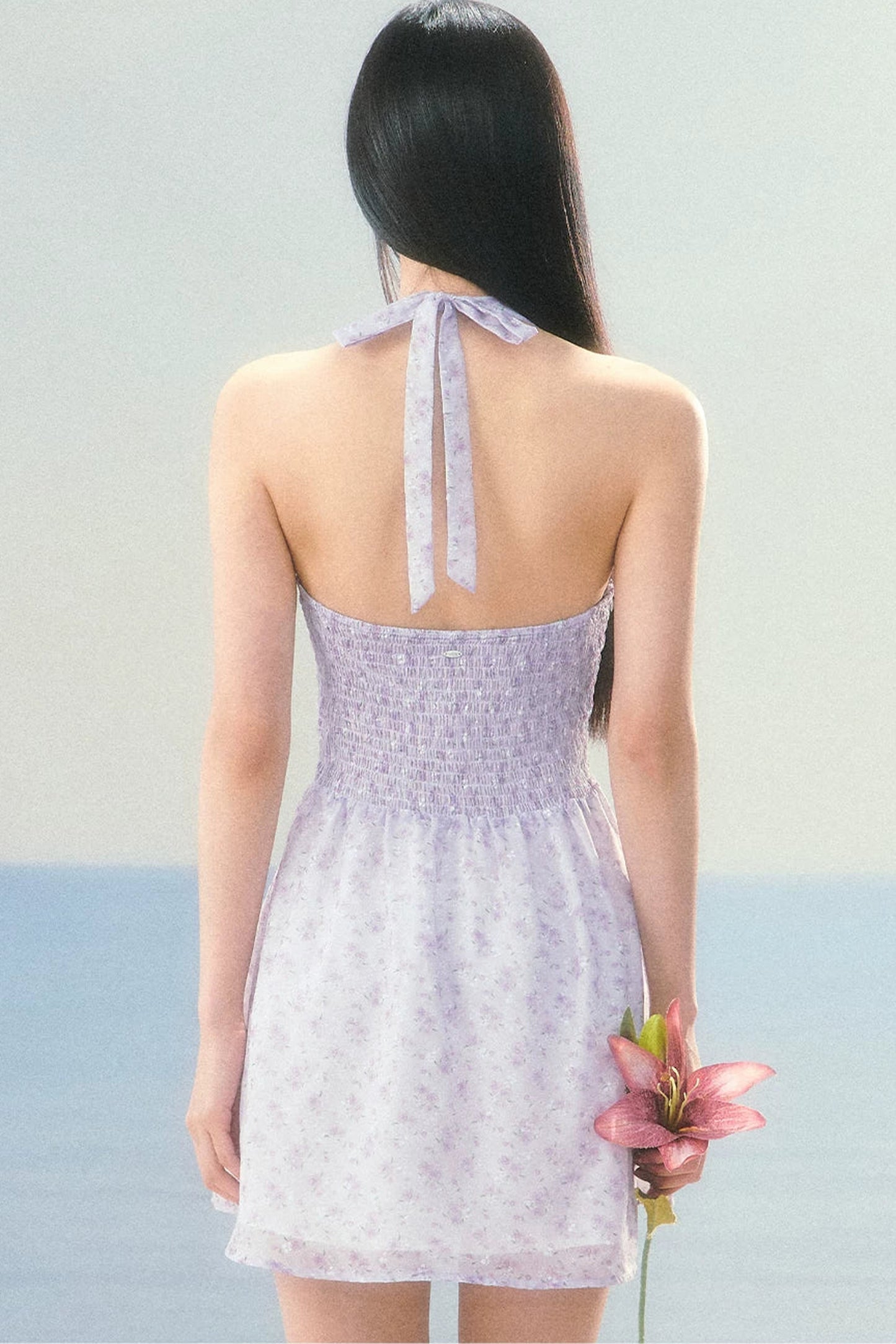 Vestido floral con cuello halter